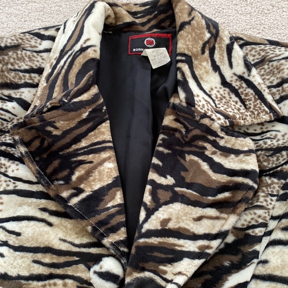 Animal Print velour Blazer with lining! Great to wear with jeans! - Picture 6 of 6